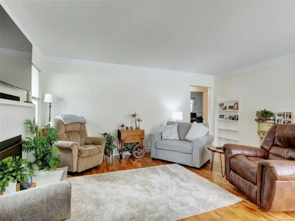 640 Strandlund Ave, Langford, BC V9B 3E9