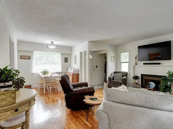 640 Strandlund Ave, Langford, BC V9B 3E9