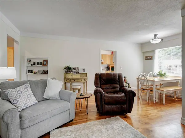 640 Strandlund Ave, Langford, BC V9B 3E9