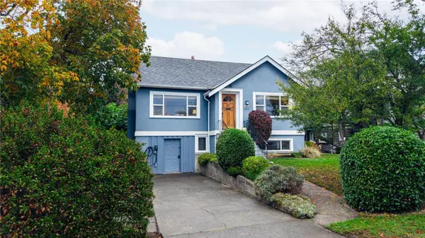 1102 Vista Hts, Victoria, BC V8T 2H4