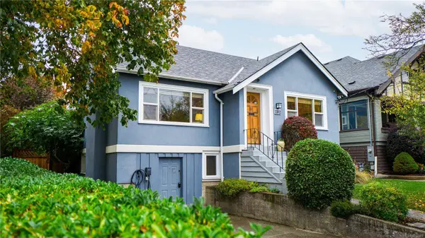 1102 Vista Hts, Victoria, BC V8T 2H4