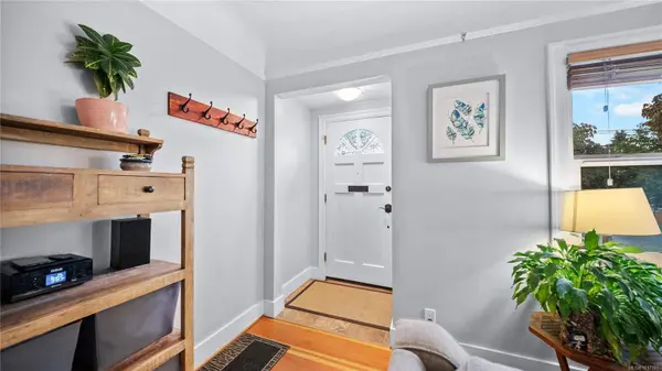 1102 Vista Hts, Victoria, BC V8T 2H4