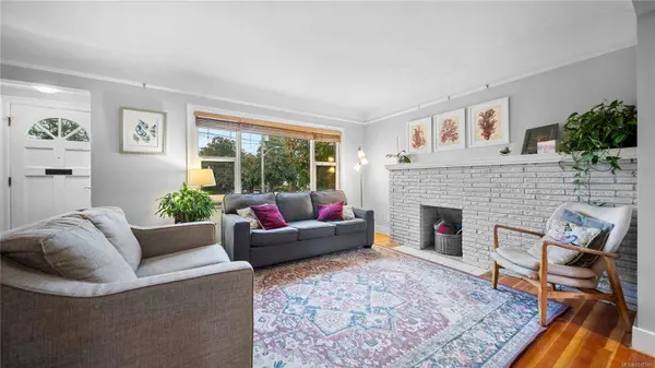 1102 Vista Hts, Victoria, BC V8T 2H4