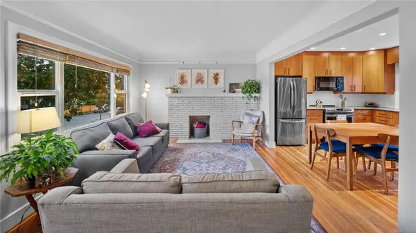 1102 Vista Hts, Victoria, BC V8T 2H4