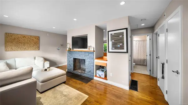 1716 Bay St, Victoria, BC V8R 2C1