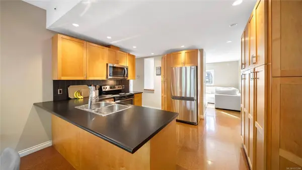 1716 Bay St, Victoria, BC V8R 2C1