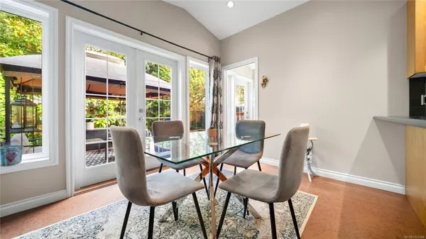 1716 Bay St, Victoria, BC V8R 2C1