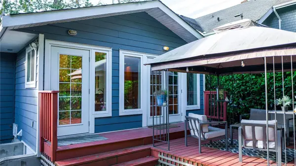 1716 Bay St, Victoria, BC V8R 2C1