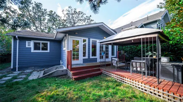 1716 Bay St, Victoria, BC V8R 2C1