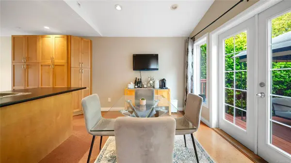 1716 Bay St, Victoria, BC V8R 2C1