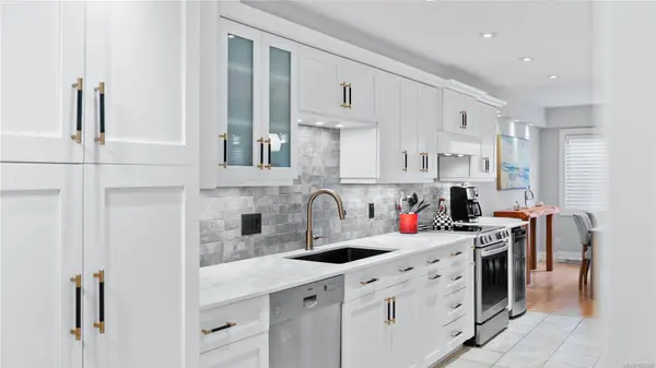 420 Linden Ave #104, Victoria, BC V8V 4G3