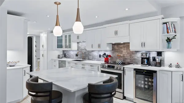 420 Linden Ave #104, Victoria, BC V8V 4G3