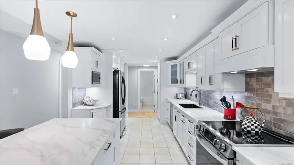 420 Linden Ave #104, Victoria, BC V8V 4G3