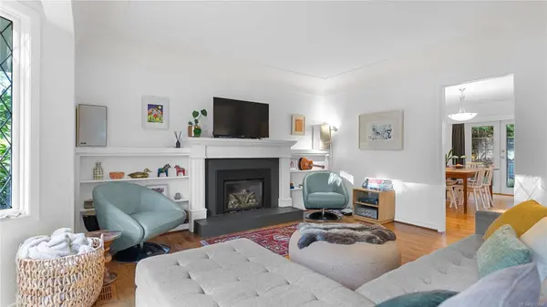 2792 Tudor Ave, Saanich, BC V8N 1L7