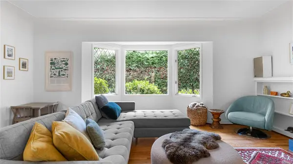 2792 Tudor Ave, Saanich, BC V8N 1L7