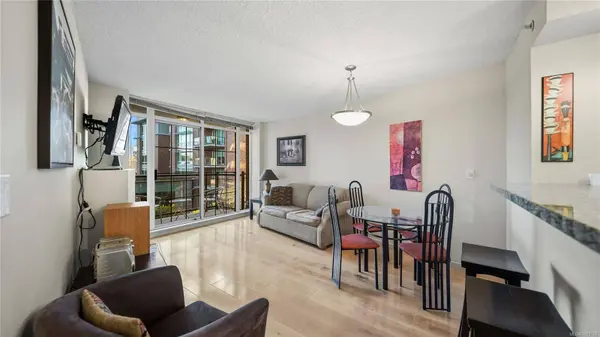 827 Fairfield Rd #301, Victoria, BC V8V 5B2