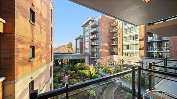 827 Fairfield Rd #301, Victoria, BC V8V 5B2