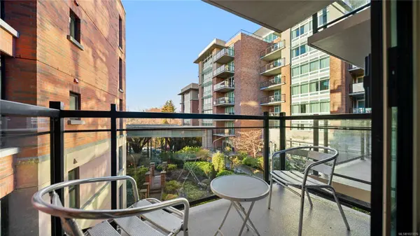 827 Fairfield Rd #301, Victoria, BC V8V 5B2