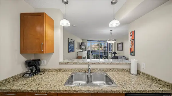 827 Fairfield Rd #301, Victoria, BC V8V 5B2