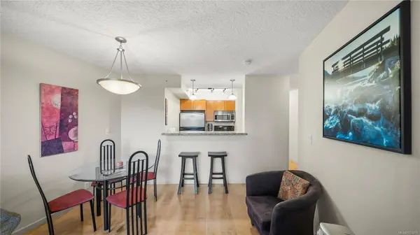 827 Fairfield Rd #301, Victoria, BC V8V 5B2