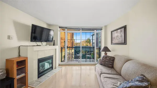 827 Fairfield Rd #301, Victoria, BC V8V 5B2