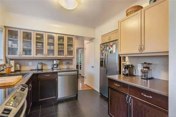 2180 Cranleigh Pl, Oak Bay, BC V8R 2E1