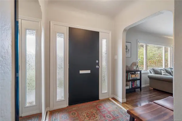 2180 Cranleigh Pl, Oak Bay, BC V8R 2E1