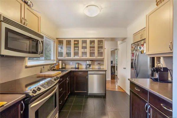 2180 Cranleigh Pl, Oak Bay, BC V8R 2E1