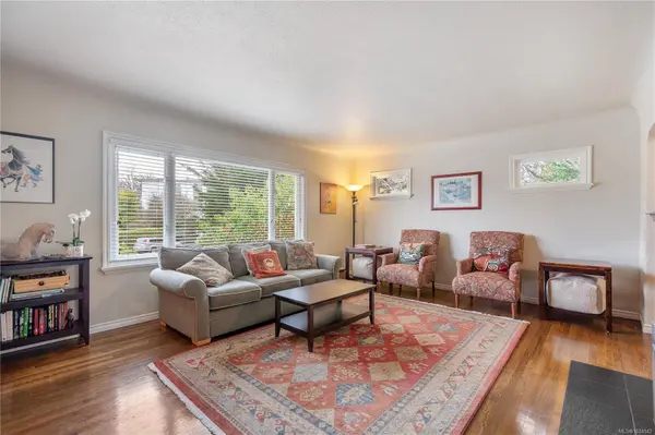 2180 Cranleigh Pl, Oak Bay, BC V8R 2E1