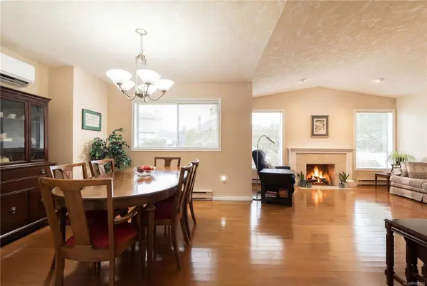 4209 Wakefield Pl, Saanich, BC V8N 6E6