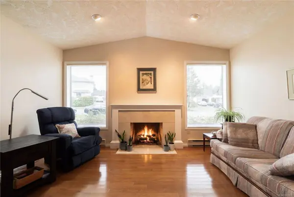 4209 Wakefield Pl, Saanich, BC V8N 6E6