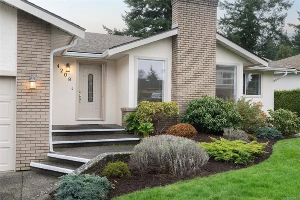 4209 Wakefield Pl, Saanich, BC V8N 6E6