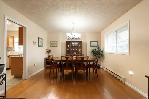 4209 Wakefield Pl, Saanich, BC V8N 6E6