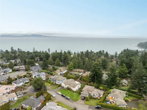 4209 Wakefield Pl, Saanich, BC V8N 6E6