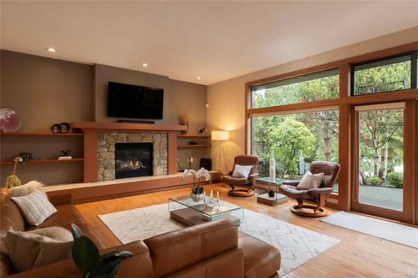 912 Walking Stick LN, Saanich, BC V8Y 3H6