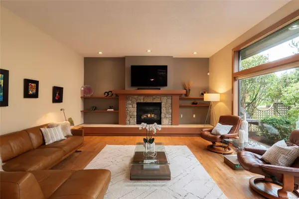 912 Walking Stick LN, Saanich, BC V8Y 3H6