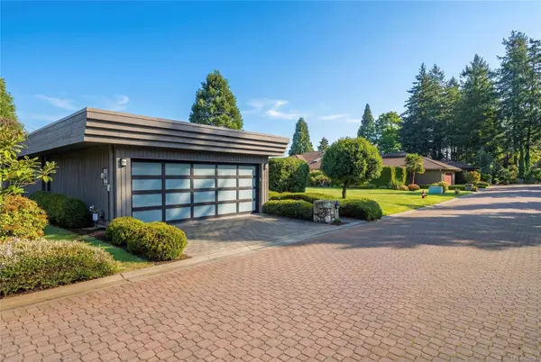 912 Walking Stick LN, Saanich, BC V8Y 3H6