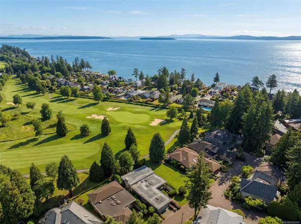 912 Walking Stick LN, Saanich, BC V8Y 3H6