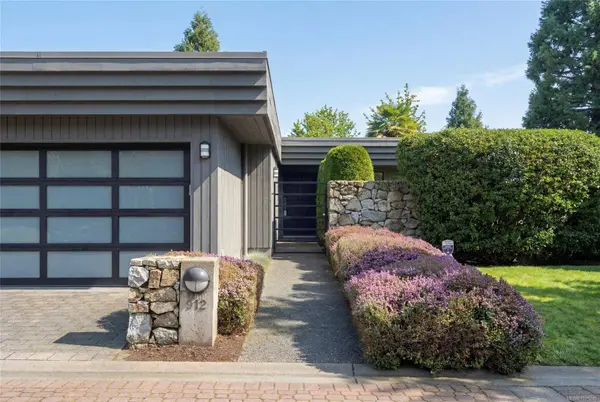 912 Walking Stick LN, Saanich, BC V8Y 3H6