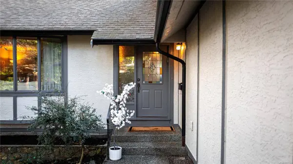 3855 Haro Rd, Saanich, BC V8N 4A6