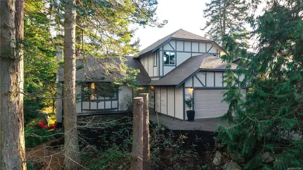 3855 Haro Rd, Saanich, BC V8N 4A6