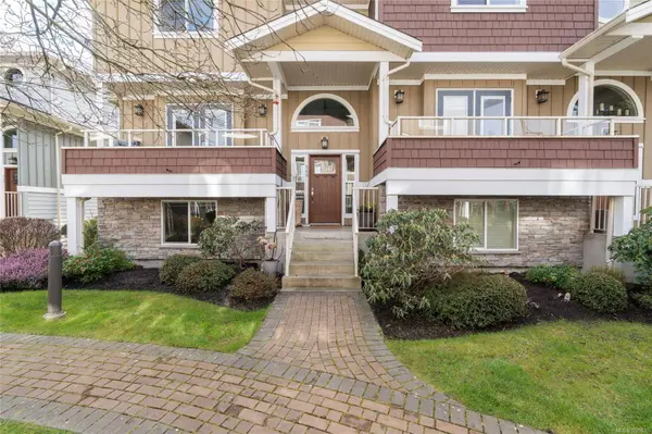 560 Heatherdale LN, Saanich, BC V8Z 0A4