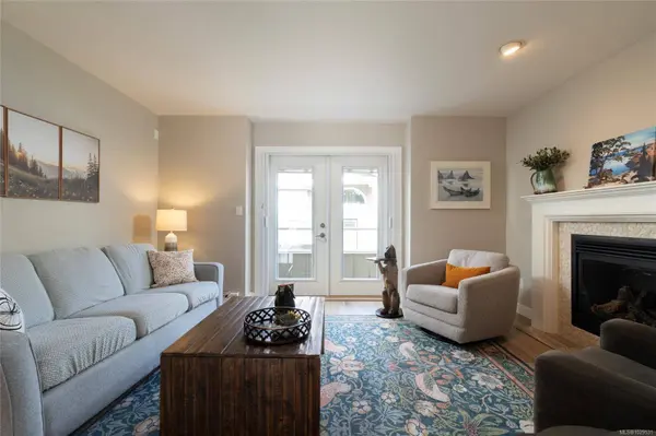 560 Heatherdale LN, Saanich, BC V8Z 0A4