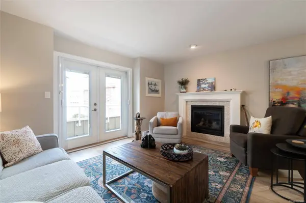 560 Heatherdale LN, Saanich, BC V8Z 0A4