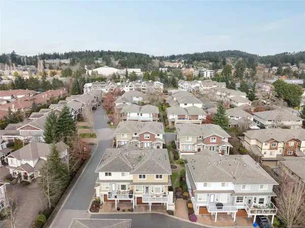 560 Heatherdale LN, Saanich, BC V8Z 0A4