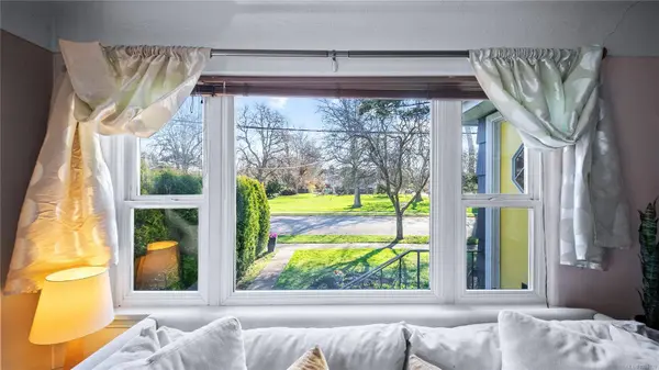 244 Linden Ave, Victoria, BC V8V 4E5