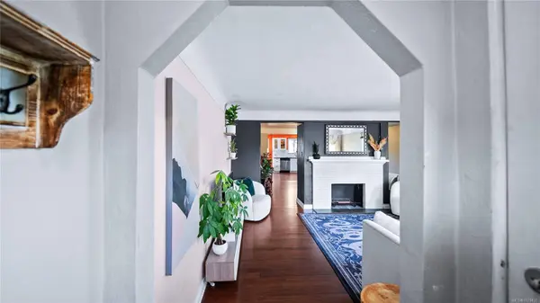 244 Linden Ave, Victoria, BC V8V 4E5