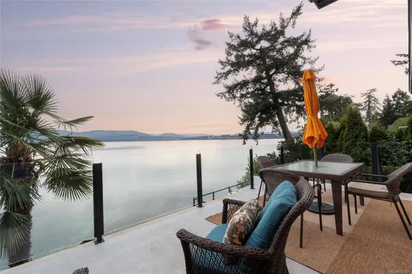 10646 Madrona Dr, North Saanich, BC V8L 5L8