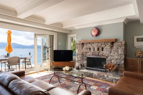 10646 Madrona Dr, North Saanich, BC V8L 5L8
