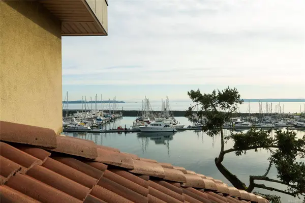 9949 Third St #201, Sidney, BC V8L 3B1